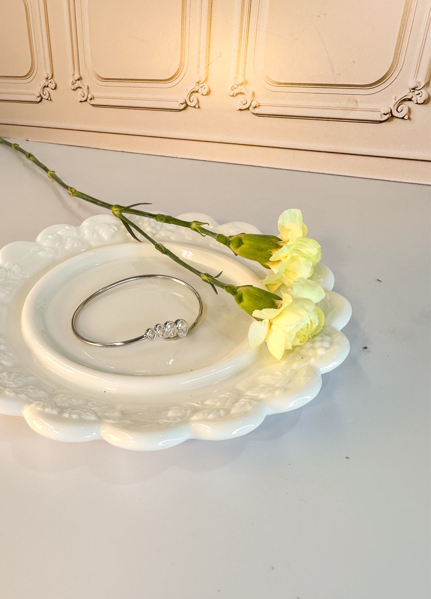 Pulsera tipo aro ajustable