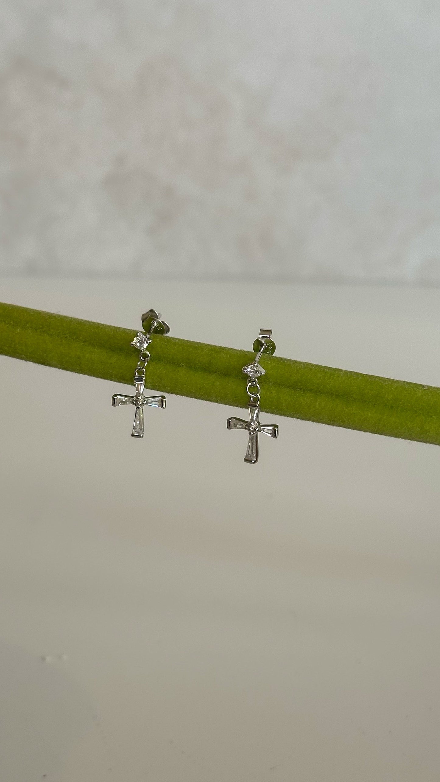 Aretes de Cruz Colgante