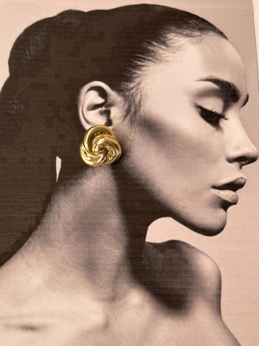 Aretes nudo solar